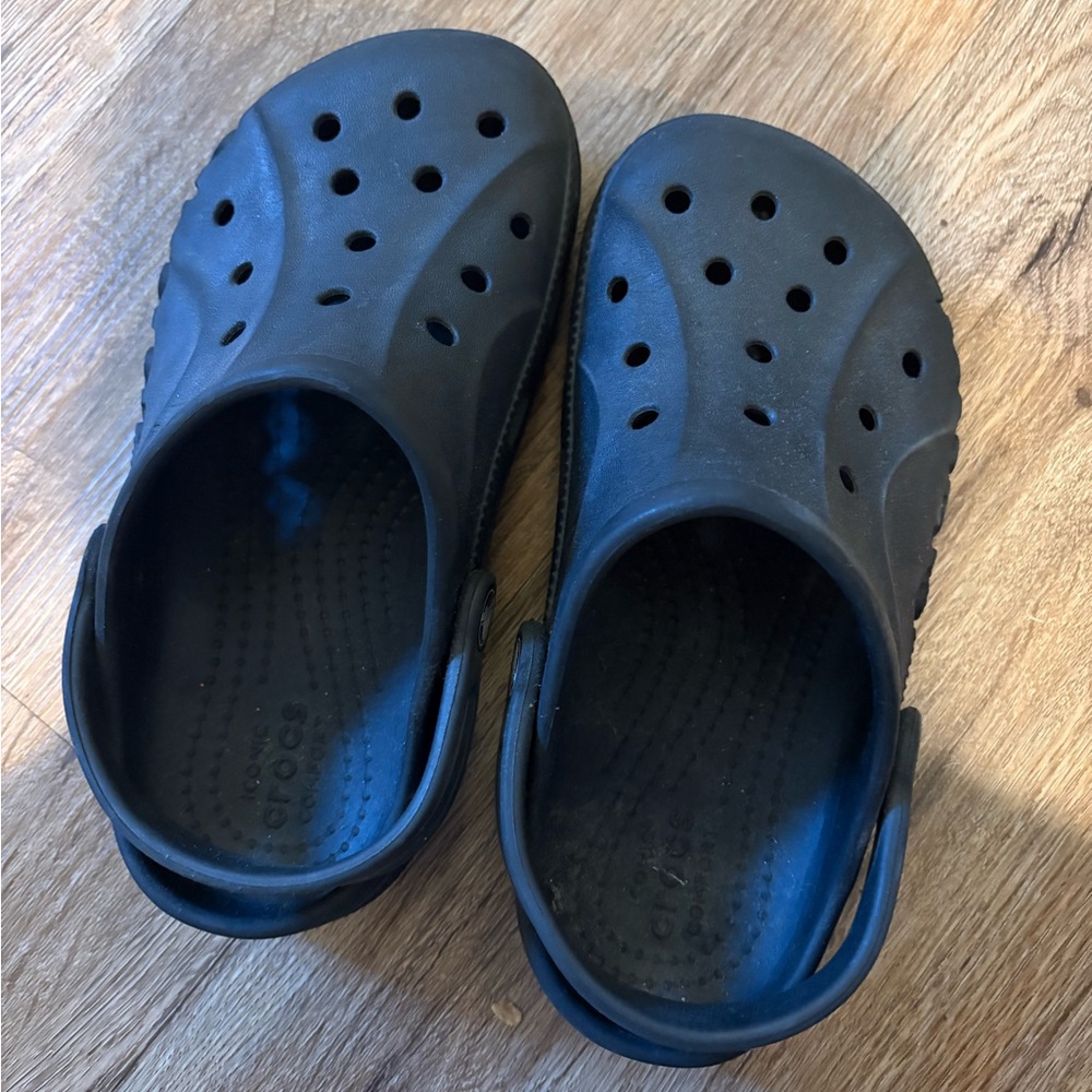 Black crocs